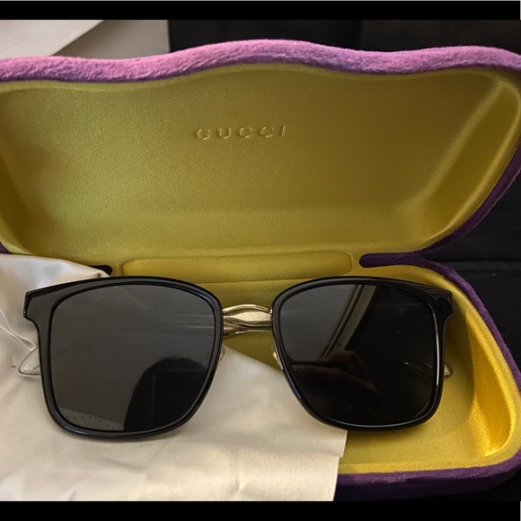Black and gold square shaped Gucci glasses w/case - Picture 3 of 9